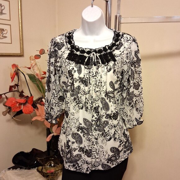 NWT Women's Black White Printed Lined Blouse ¾ Sleeve Pleated Top 8 M - Picture 2 of 9